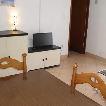 Apartman Lana *